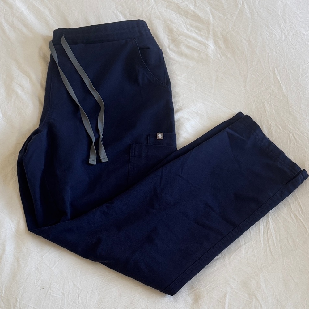Navy Women’s Figs Yola Scrub Pants Medium Petite